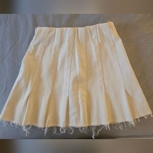 En Saison Denim Cream White Pleated Mini Skirt with Frayed Hem Size XS